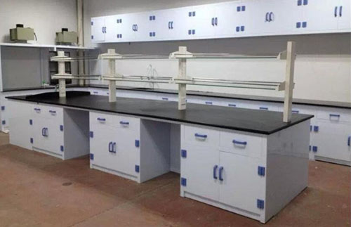 PP實驗臺一般用瓷白色PP板制作而成,瓷白色PP板,美觀大方。 PP實驗臺一般用瓷白色PP板制作而成,瓷白色PP板,美觀大方。